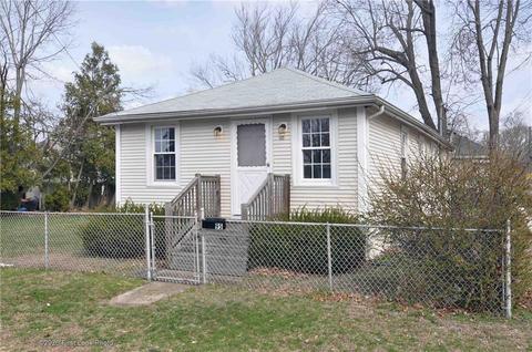 95 Mohawk Ave, Warwick, RI 02889 photo 1