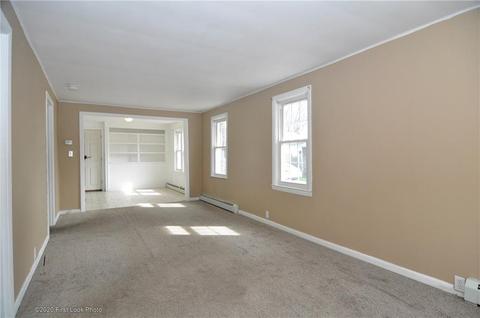 95 Mohawk Ave, Warwick, RI 02889 photo 4