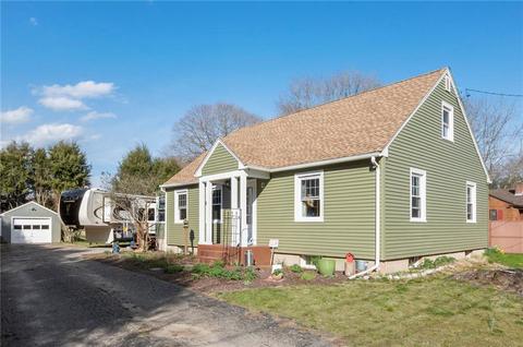 5 Champlin Dr, Hopkinton, RI 02804 photo 2