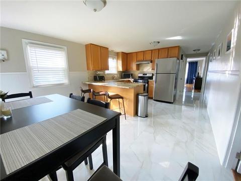 42 Uxbridge St, Cranston, RI 02920 photo 3