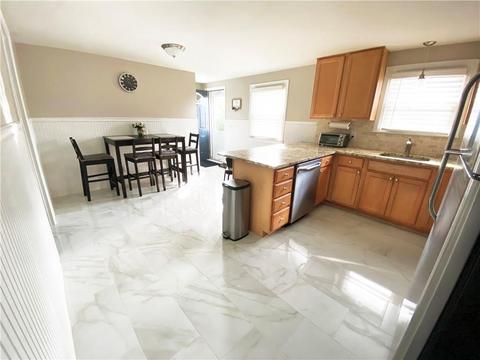 42 Uxbridge St, Cranston, RI 02920 photo 2