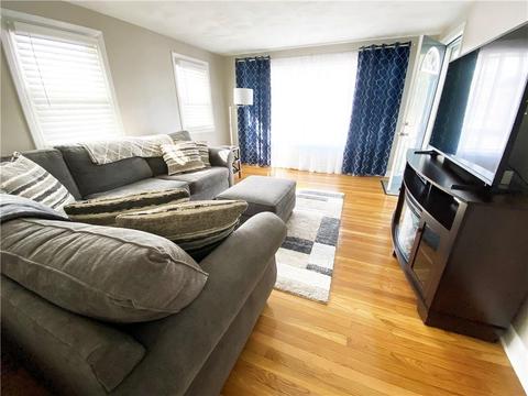 42 Uxbridge St, Cranston, RI 02920 photo 6