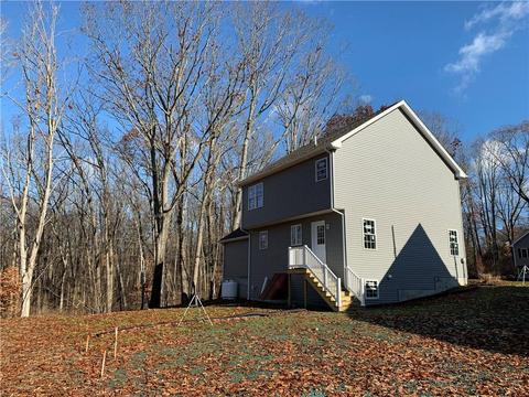 79 Liane Dr, Woonsocket, RI 02895 photo 3