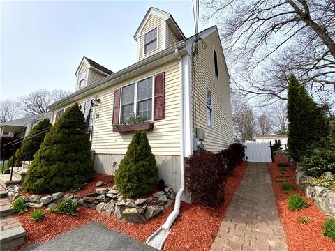31 Edgewood Ave, Woonsocket, RI 02895 photo 4