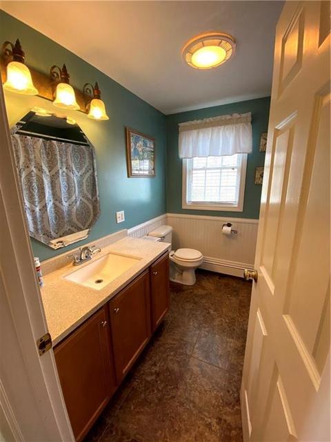31 Edgewood Ave, Woonsocket, RI 02895 photo 17