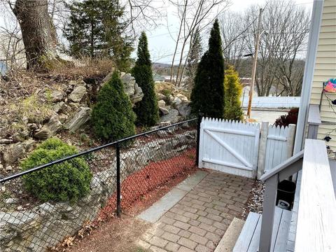 31 Edgewood Ave, Woonsocket, RI 02895 photo 6