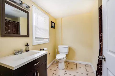 79 Uncas St, Warwick, RI 02889 photo 9