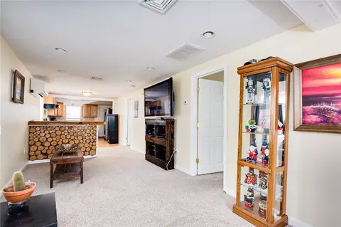 79 Uncas St, Warwick, RI 02889 photo 3