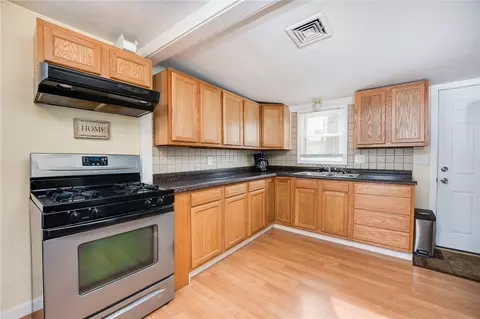 79 Uncas St, Warwick, RI 02889 photo 5