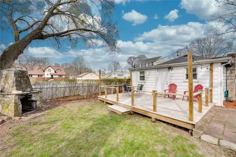 79 Uncas St, Warwick, RI 02889 photo 2