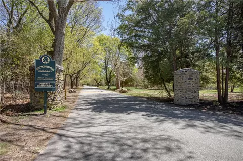 1102 Buttonwoods Ave, Warwick, RI 02886 photo 31