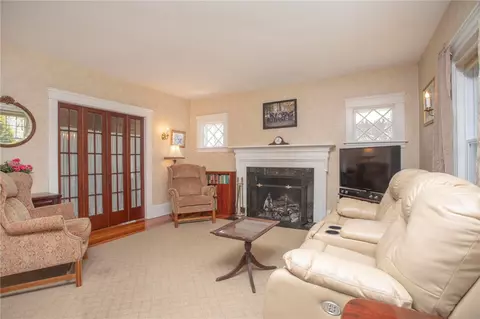 1102 Buttonwoods Ave, Warwick, RI 02886 photo 21
