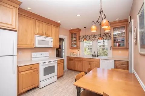 1102 Buttonwoods Ave, Warwick, RI 02886 photo 24