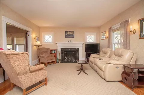 1102 Buttonwoods Ave, Warwick, RI 02886 photo 20