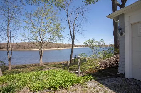 1102 Buttonwoods Ave, Warwick, RI 02886 photo 6