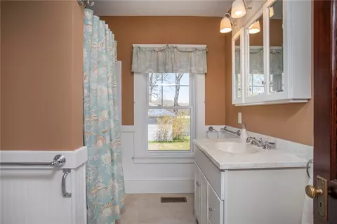 1102 Buttonwoods Ave, Warwick, RI 02886 photo 27