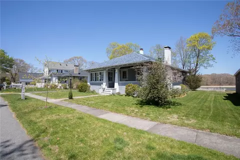 1102 Buttonwoods Ave, Warwick, RI 02886 photo 12