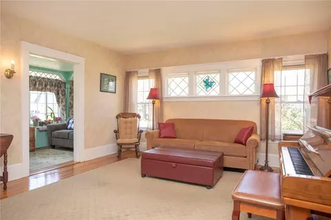 1102 Buttonwoods Ave, Warwick, RI 02886 photo 15