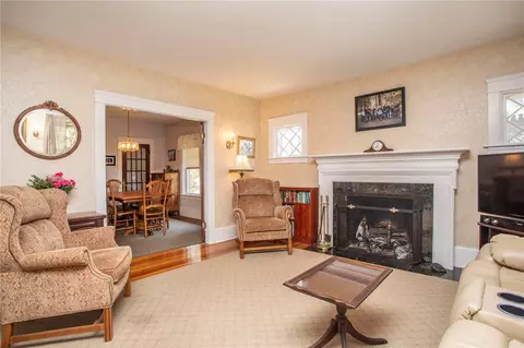 1102 Buttonwoods Ave, Warwick, RI 02886 photo 22