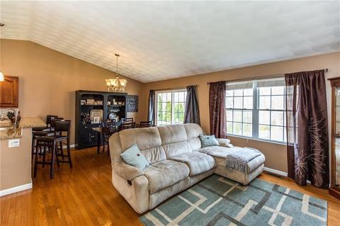 9 Moss Ln, Coventry, RI 02816 photo 4