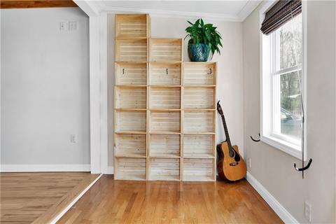 29 Crown St, Warwick, RI 02889 photo 4