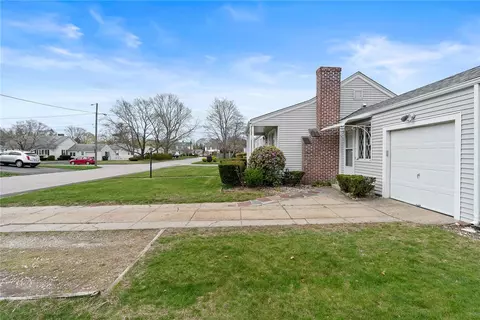 47 Bailey St, Warwick, RI 02886 photo 9