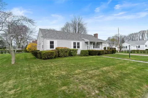 47 Bailey St, Warwick, RI 02886 photo 2