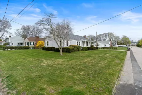 47 Bailey St, Warwick, RI 02886 photo 4