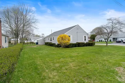 47 Bailey St, Warwick, RI 02886 photo 5