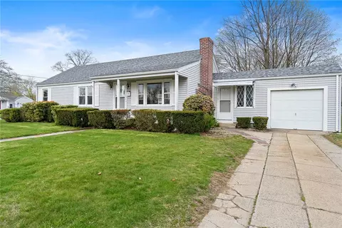 47 Bailey St, Warwick, RI 02886 photo 3