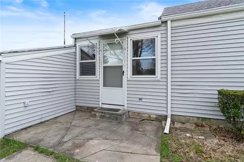 47 Bailey St, Warwick, RI 02886 photo 7