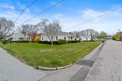 47 Bailey St, Warwick, RI 02886 photo 10