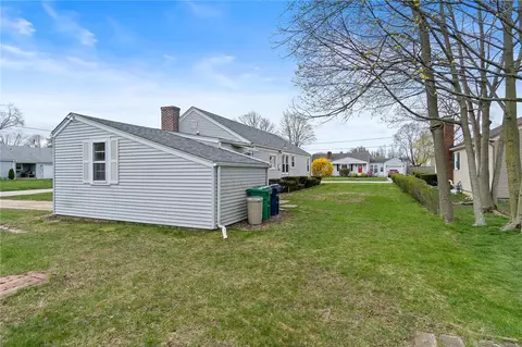 47 Bailey St, Warwick, RI 02886 photo 8