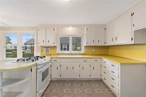 47 Bailey St, Warwick, RI 02886 photo 14