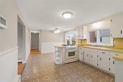 47 Bailey St, Warwick, RI 02886 photo 13