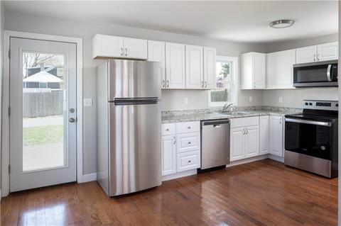 100 Uncas St, Warwick, RI 02889 photo 2