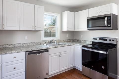 100 Uncas St, Warwick, RI 02889 photo 4