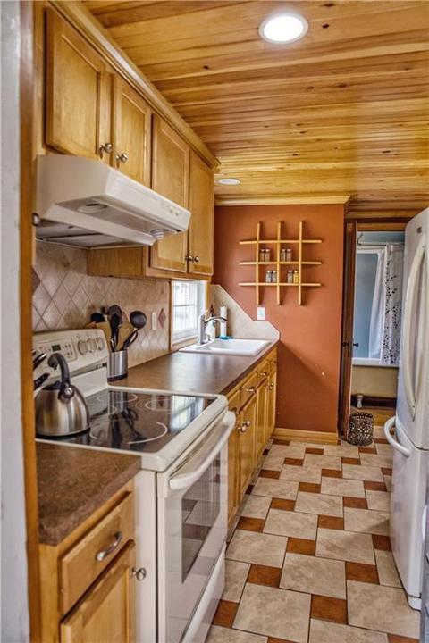 37 Beach Ave, Warwick, RI 02889 photo 3
