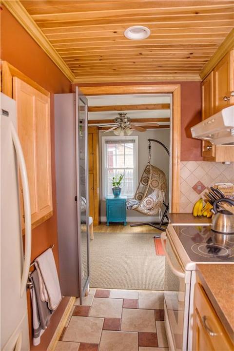 37 Beach Ave, Warwick, RI 02889 photo 4