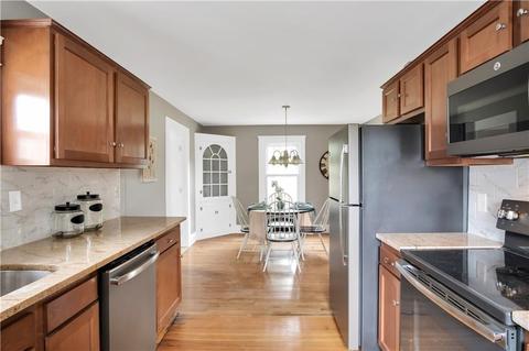 2 Shirley St, Warwick, RI 02888 photo 4
