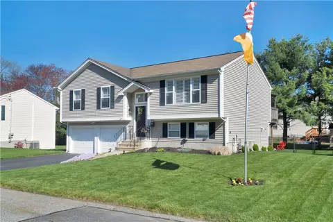 98 Getchell Ave, Woonsocket, RI 02895 photo 2