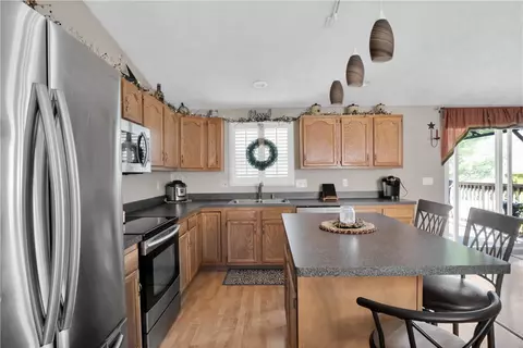 98 Getchell Ave, Woonsocket, RI 02895 photo 4