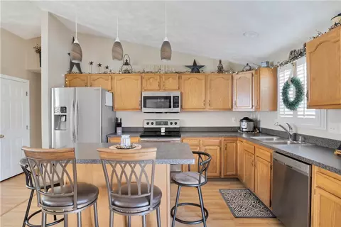 98 Getchell Ave, Woonsocket, RI 02895 photo 5