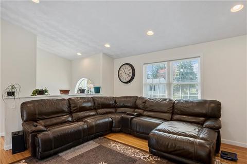 19 Dixie Ave, Warwick, RI 02889 photo 4