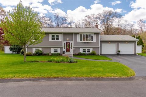 32 Crescendo Dr, Warwick, RI 02889 photo 1