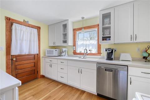648 Prospect St, Woonsocket, RI 02895 photo 9
