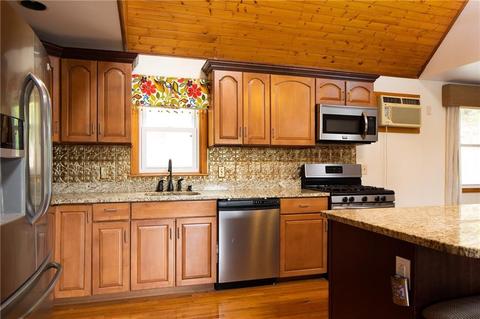 38 Dudley St, Woonsocket, RI 02895 photo 3
