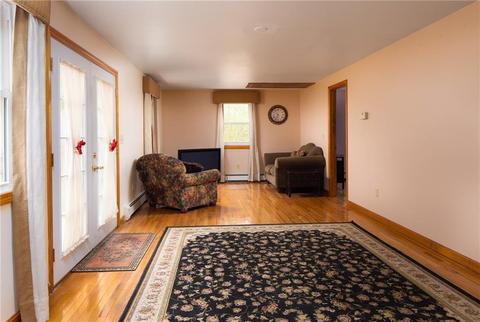 38 Dudley St, Woonsocket, RI 02895 photo 4