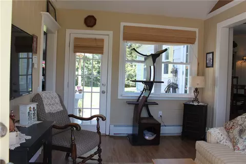 424 Algonquin Dr, Warwick, RI 02888 photo 2