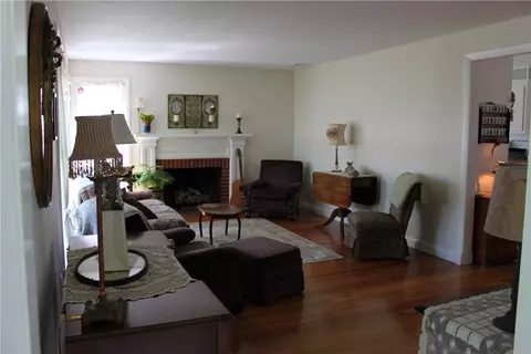 424 Algonquin Dr, Warwick, RI 02888 photo 12